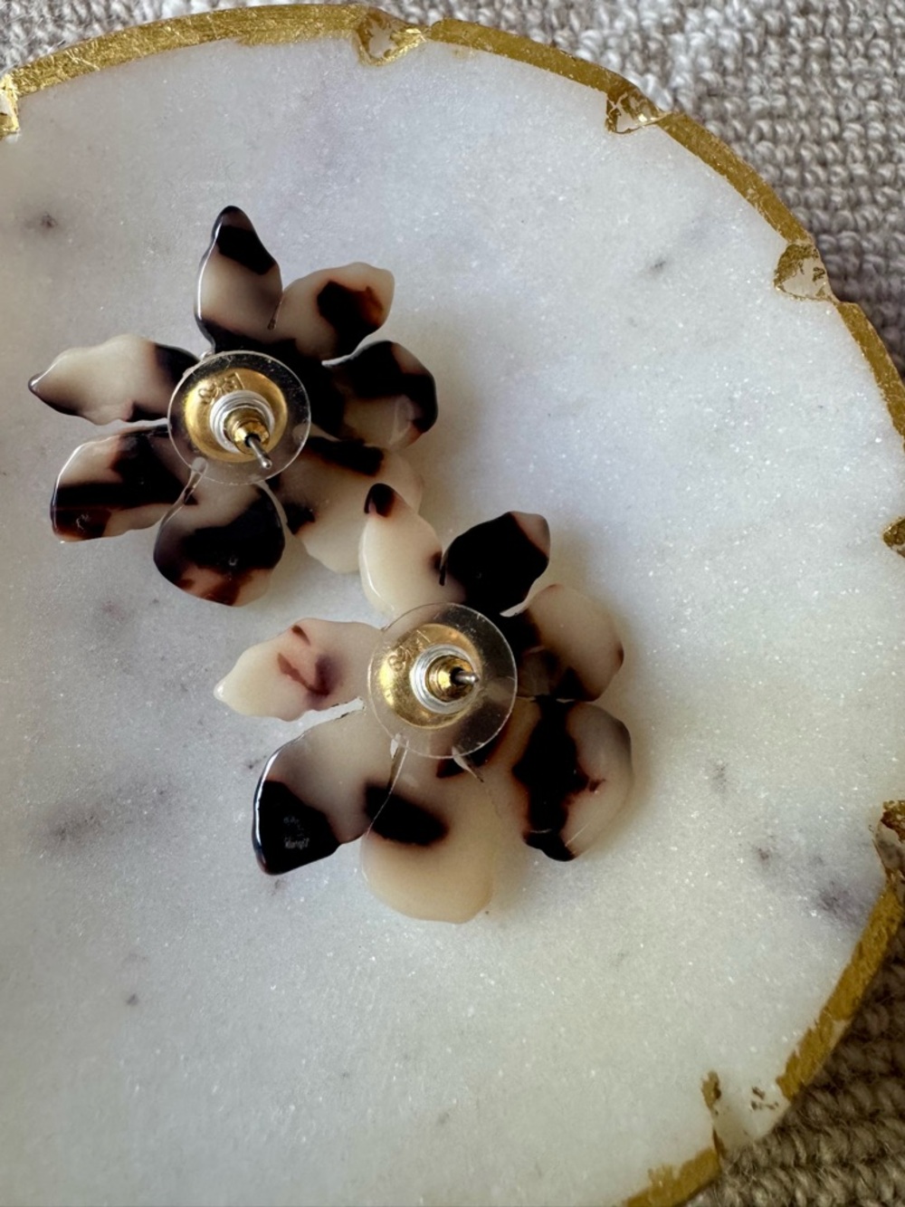 Lele Sadoughi Tortoise Flower Statement Earrings Rhinestone Center - Picture 3 of 5